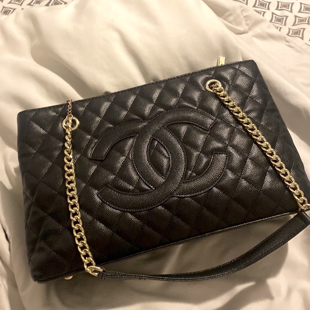 Pretty black quilted zipper tote. Gold chain hardware & accents.